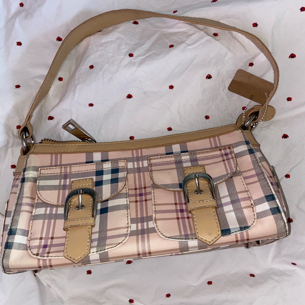 VINTAGE BABY PINK HANDBAG.